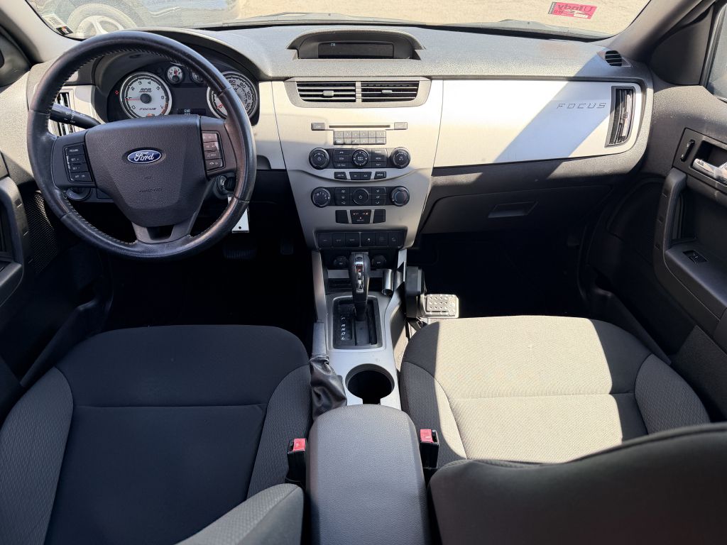 Photo 6 of this FORD FOCUS