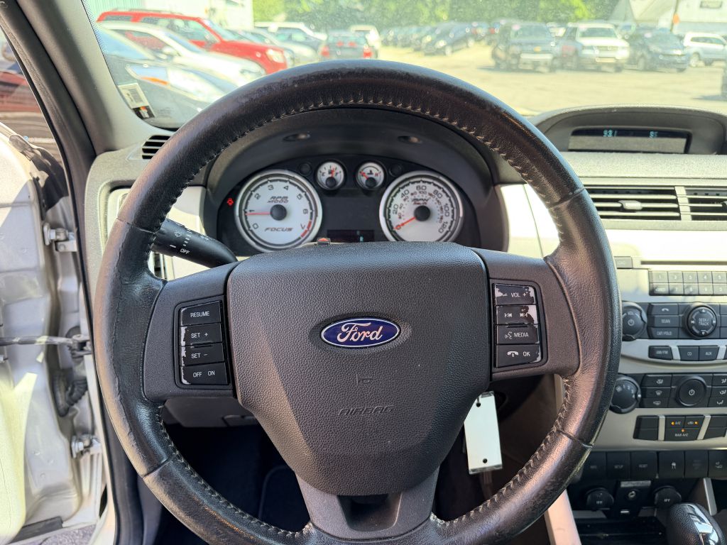 Photo 10 of this FORD FOCUS