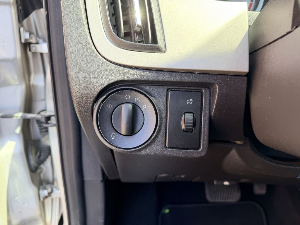 Photo 13 of this FORD FOCUS