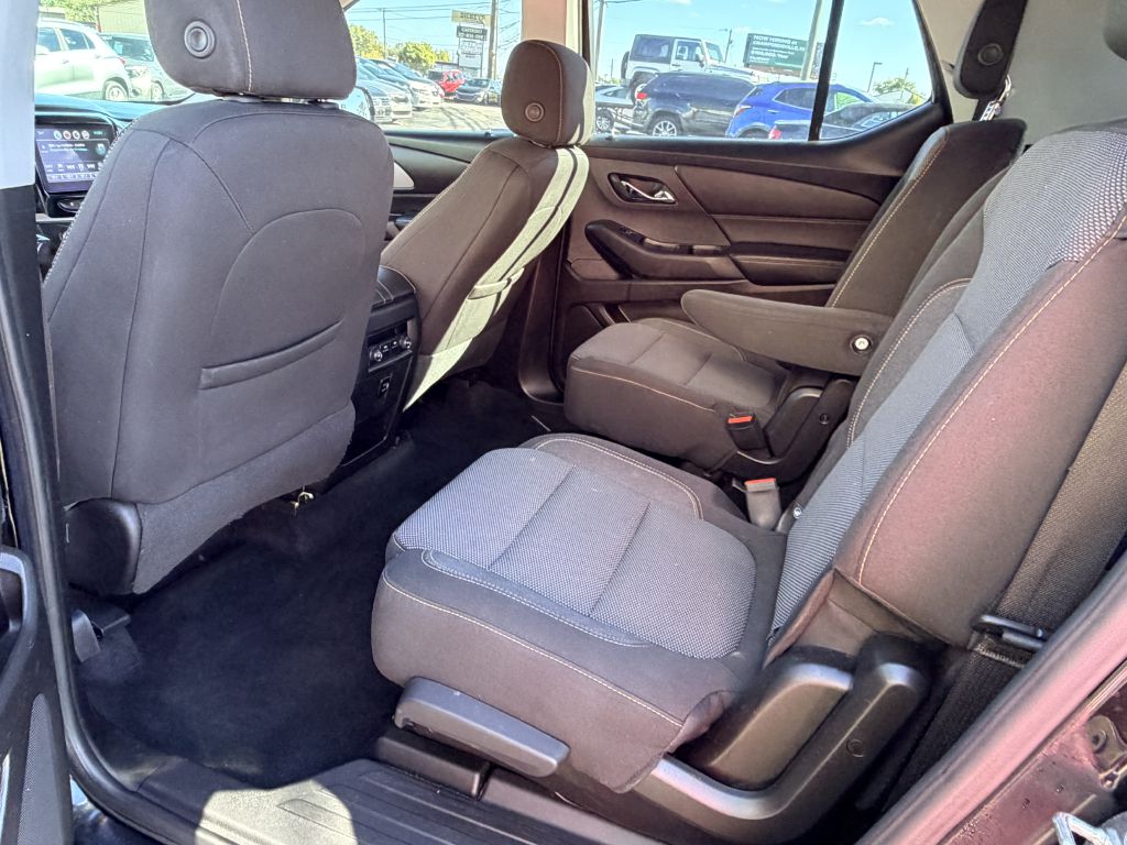 Photo 6 of this CHEVROLET TRAVERSE