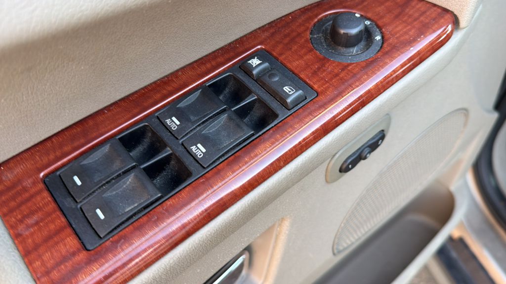 Photo 7 of this JEEP GRAND CHEROKEE