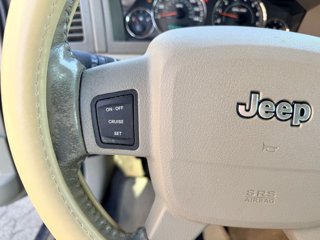 Photo 12 of this JEEP GRAND CHEROKEE
