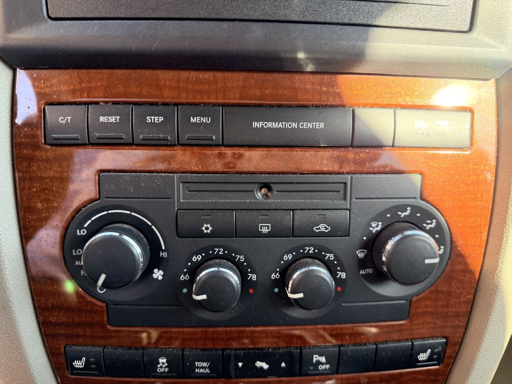 Photo 16 of this JEEP GRAND CHEROKEE