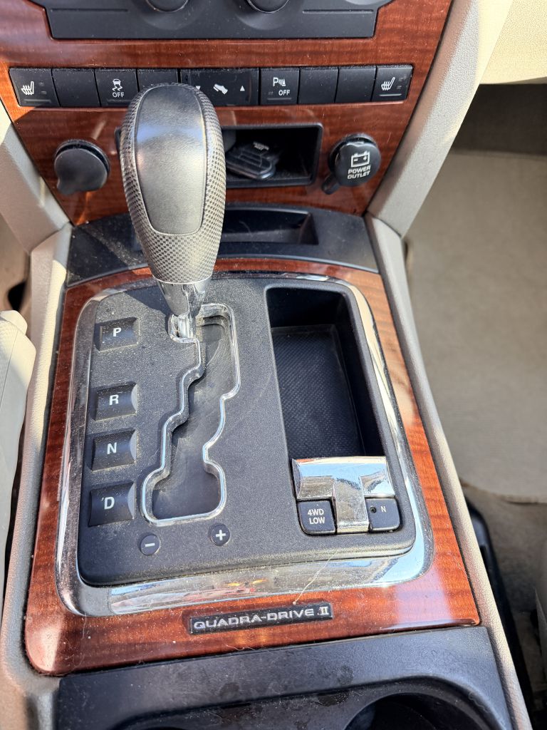 Photo 18 of this JEEP GRAND CHEROKEE