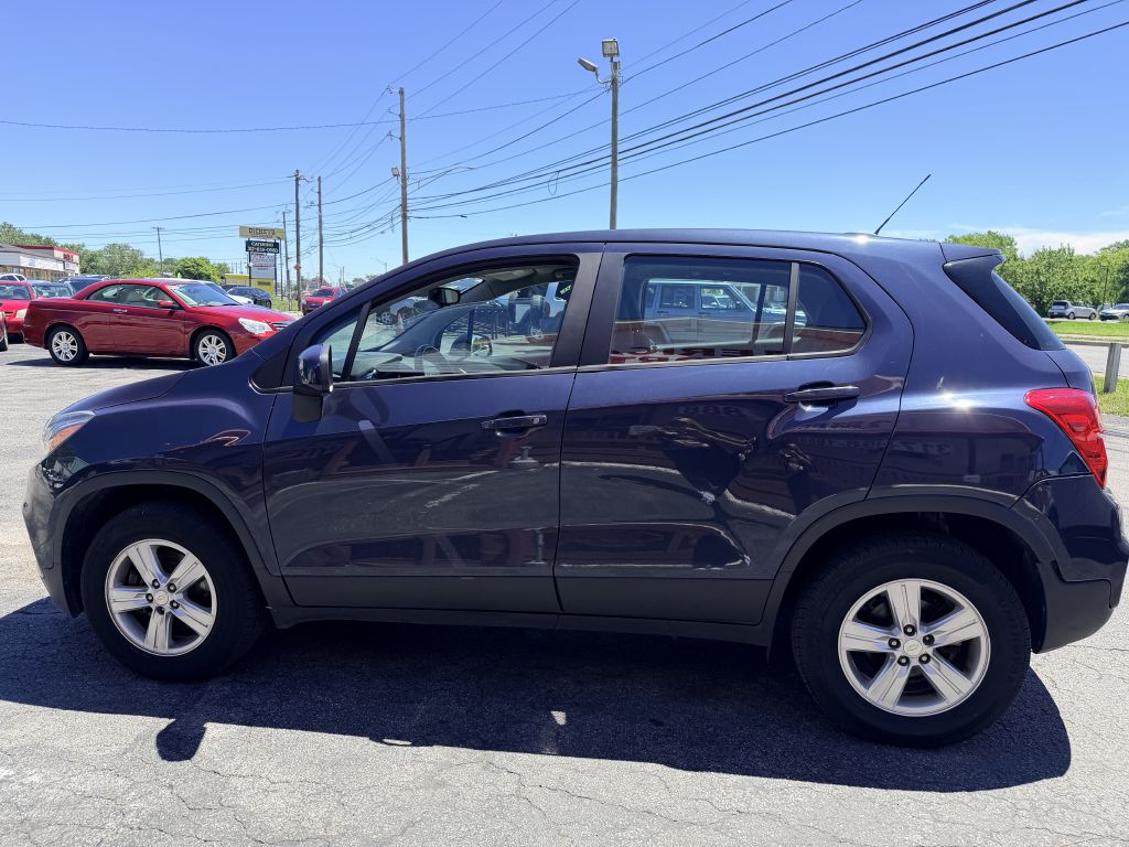 Photo 3 of this CHEVROLET TRAX