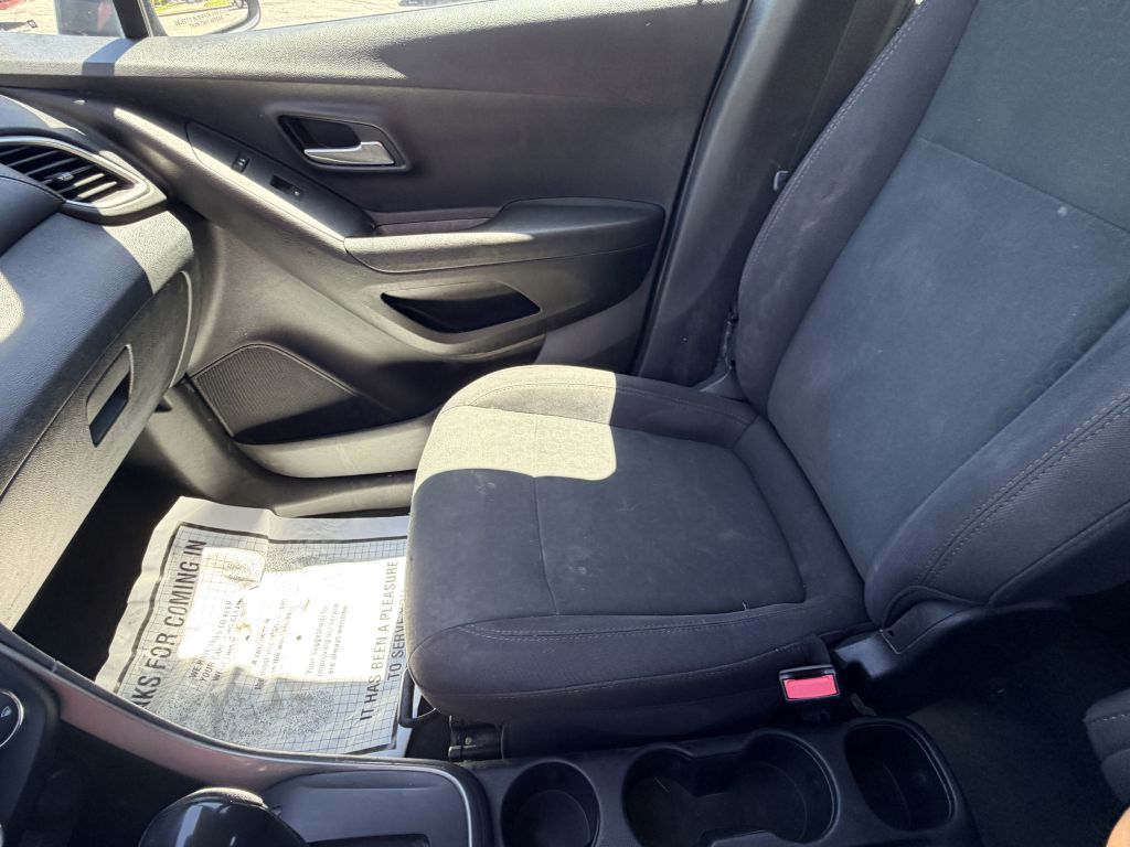 Photo 12 of this CHEVROLET TRAX