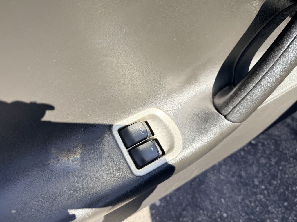 Photo 6 of this PONTIAC SOLSTICE