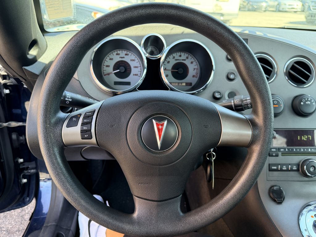 Photo 8 of this PONTIAC SOLSTICE