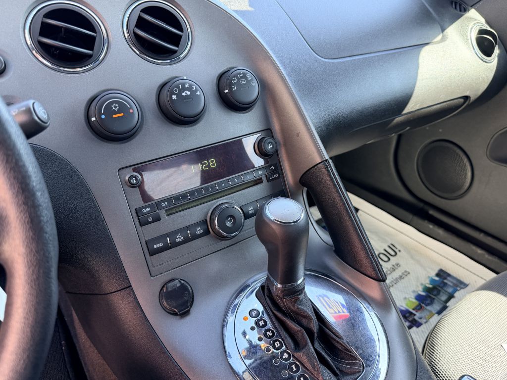 Photo 9 of this PONTIAC SOLSTICE