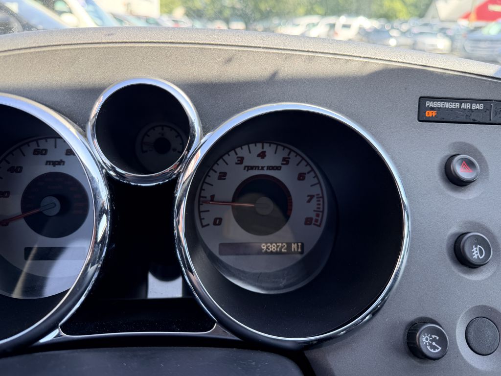 Photo 12 of this PONTIAC SOLSTICE