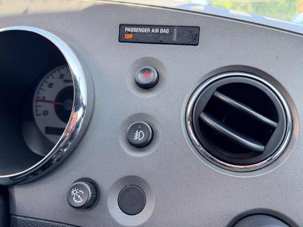 Photo 13 of this PONTIAC SOLSTICE