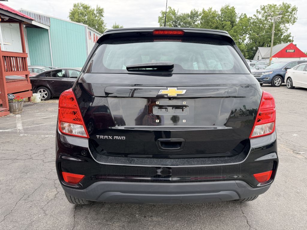 Photo 3 of this CHEVROLET TRAX