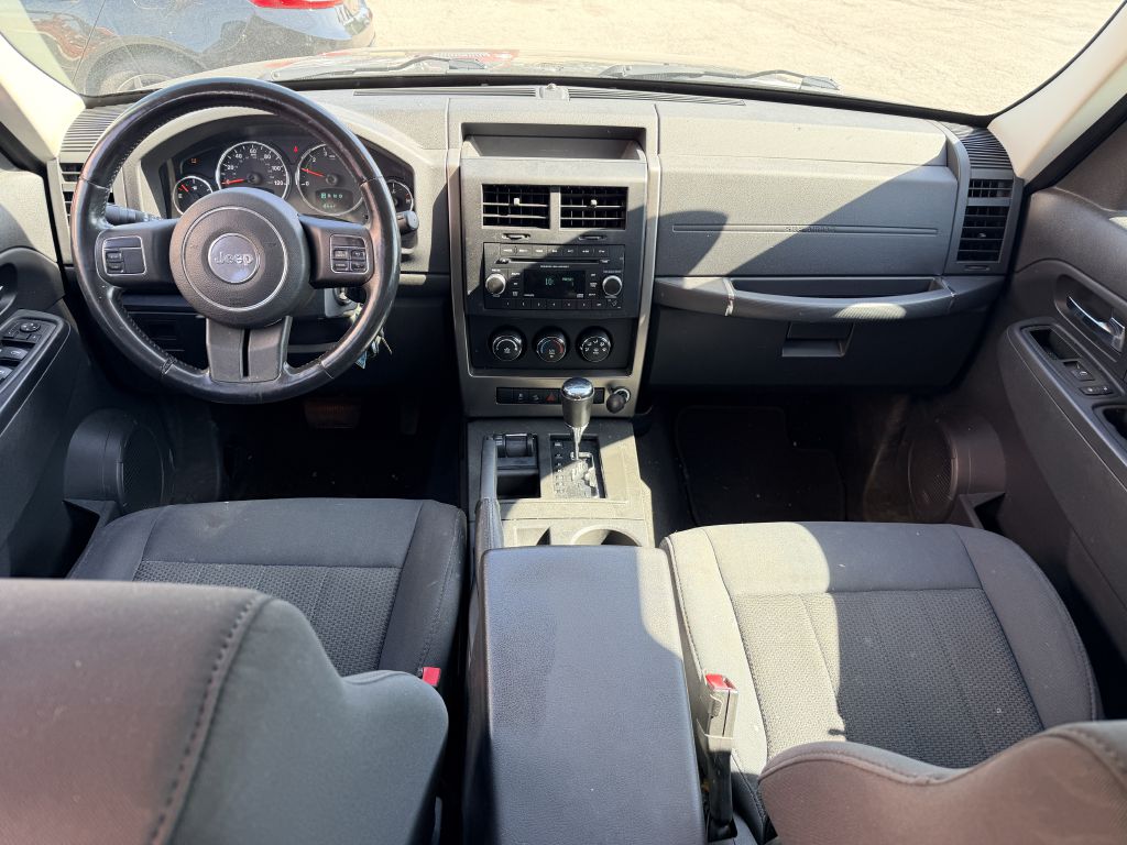 Photo 7 of this JEEP LIBERTY