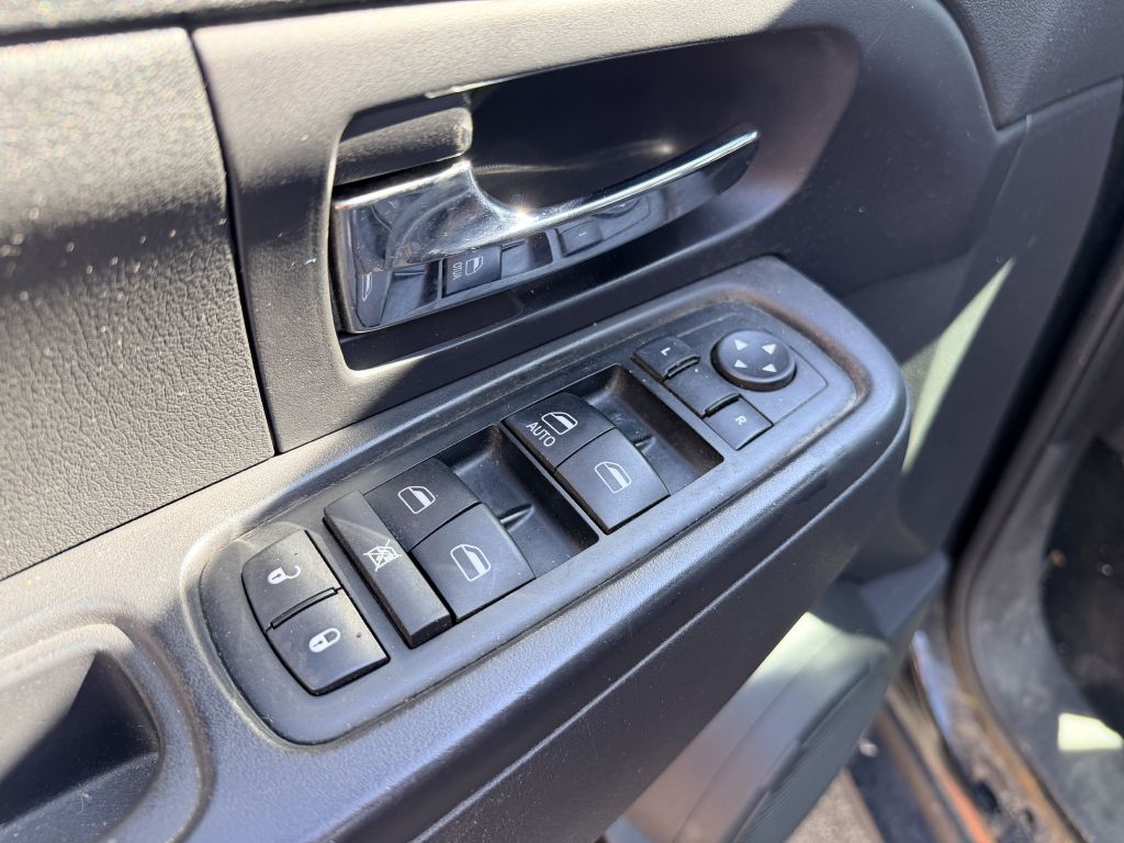 Photo 8 of this JEEP LIBERTY
