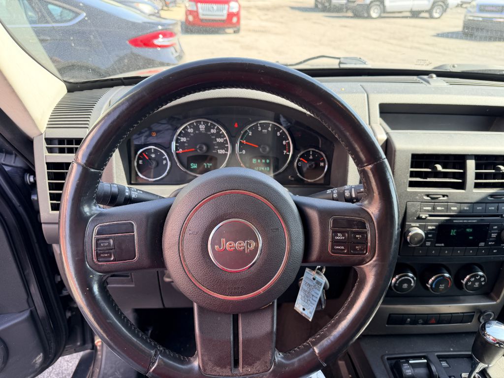 Photo 10 of this JEEP LIBERTY