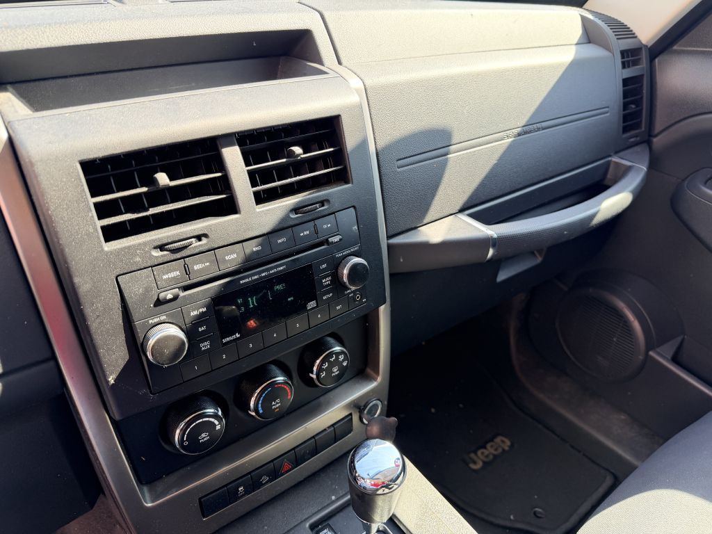 Photo 11 of this JEEP LIBERTY