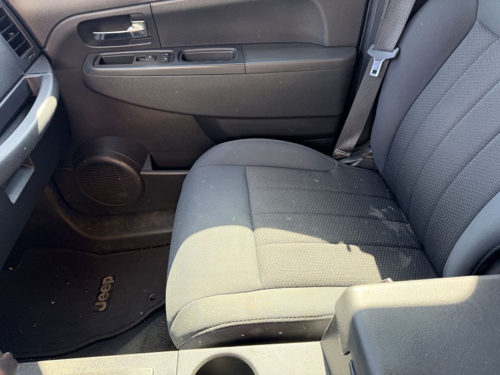 Photo 12 of this JEEP LIBERTY