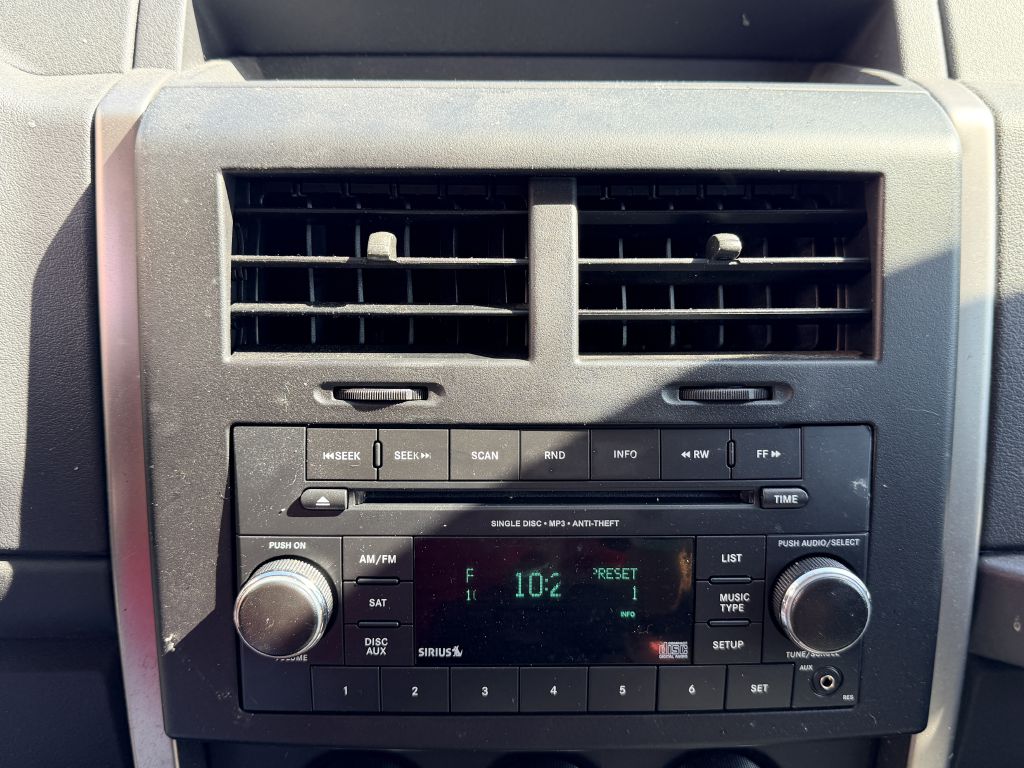 Photo 16 of this JEEP LIBERTY