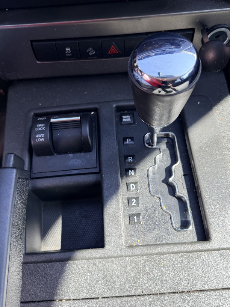 Photo 19 of this JEEP LIBERTY