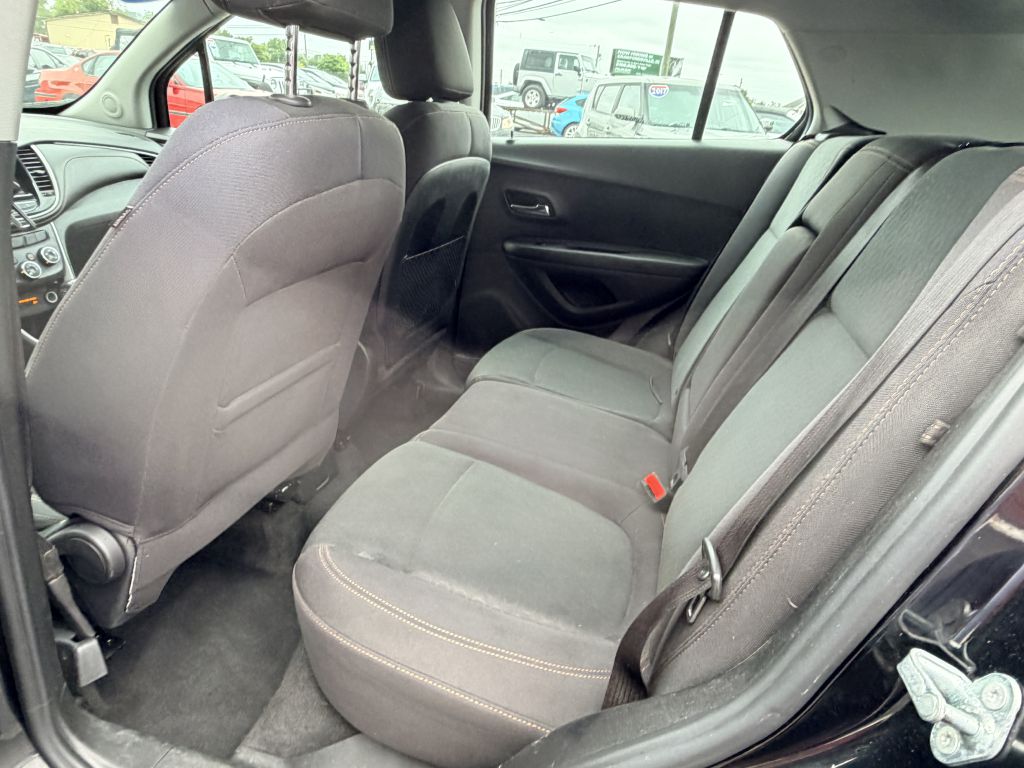 Photo 6 of this CHEVROLET TRAX