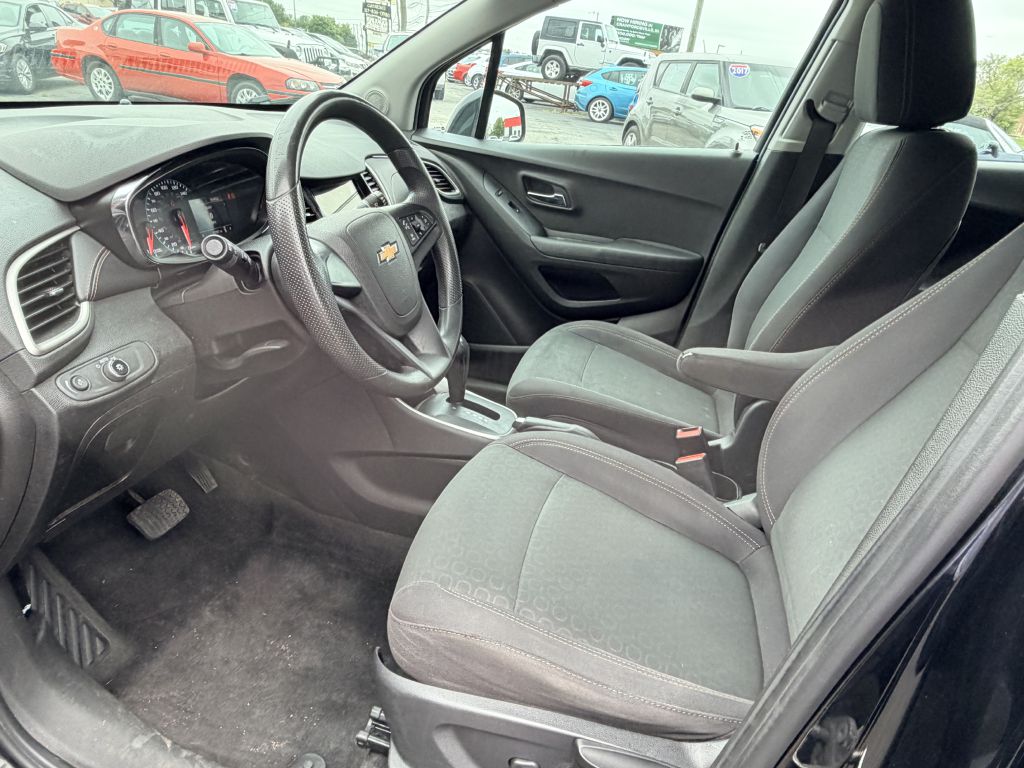 Photo 9 of this CHEVROLET TRAX