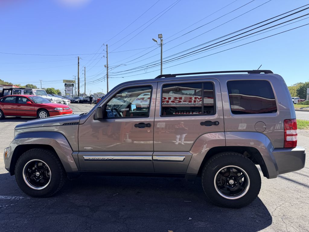 Photo 3 of this JEEP LIBERTY