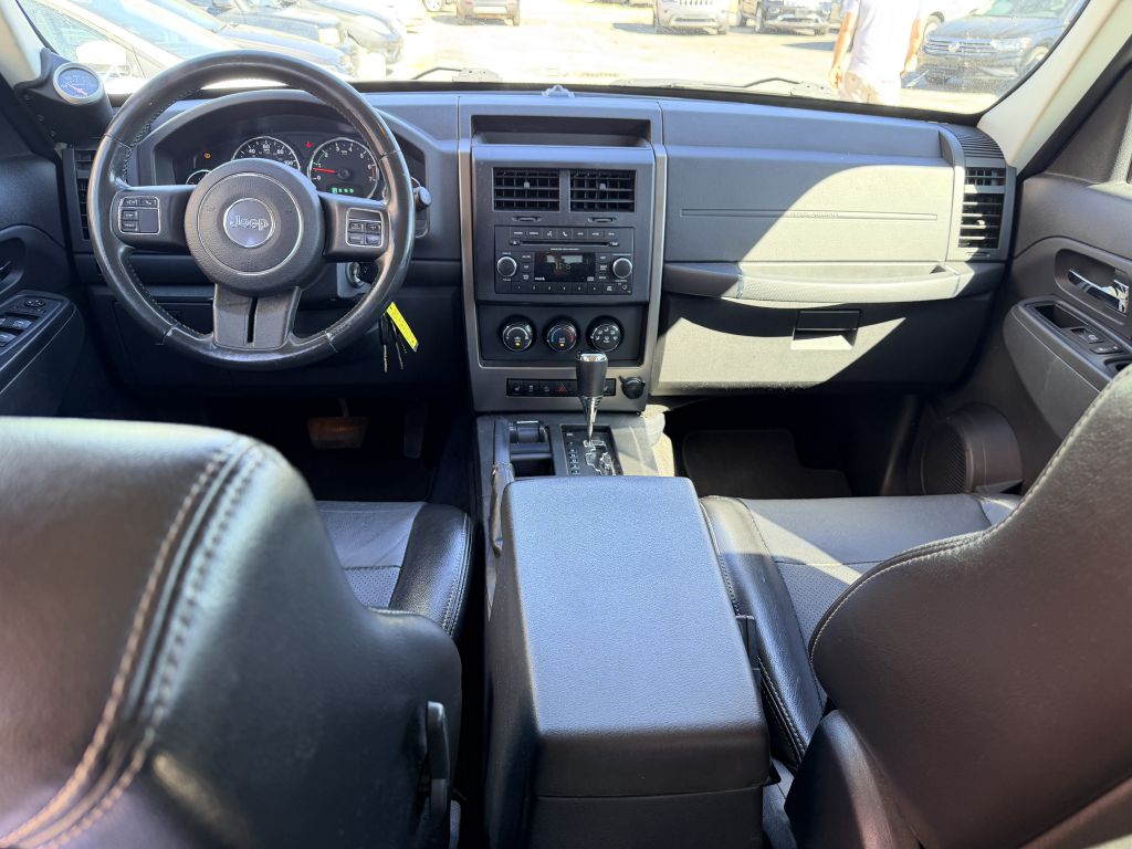 Photo 7 of this JEEP LIBERTY
