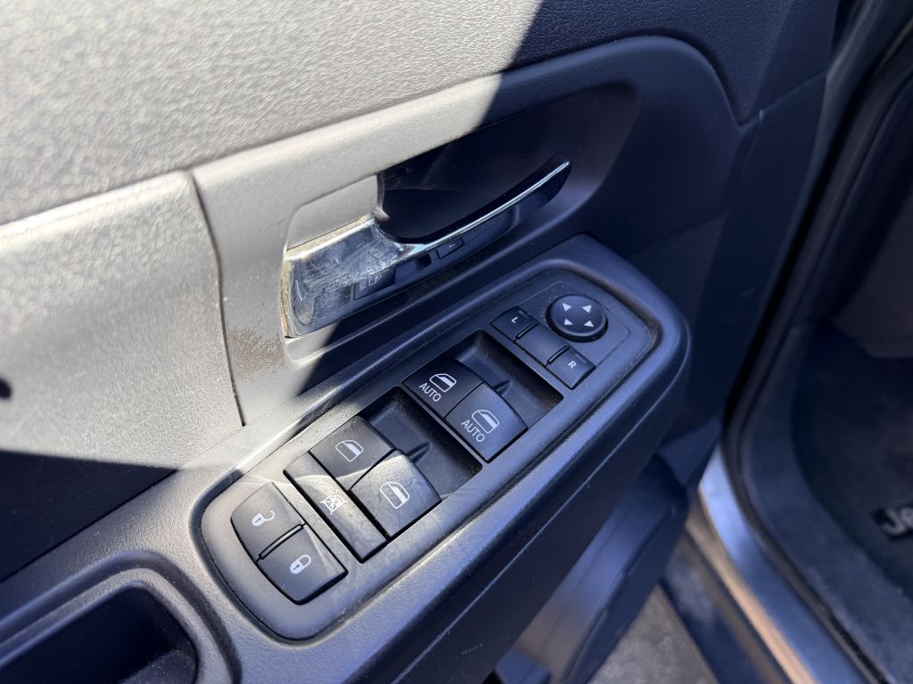 Photo 8 of this JEEP LIBERTY