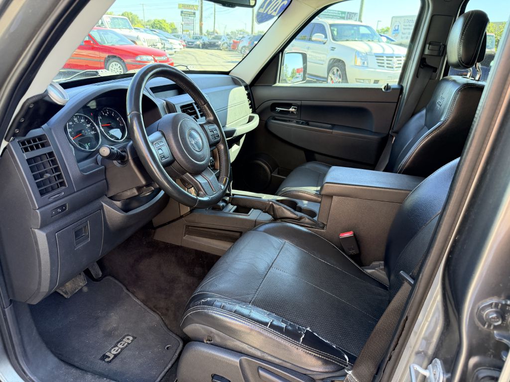 Photo 9 of this JEEP LIBERTY