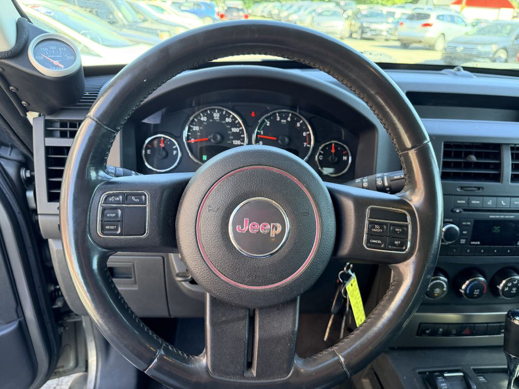 Photo 10 of this JEEP LIBERTY
