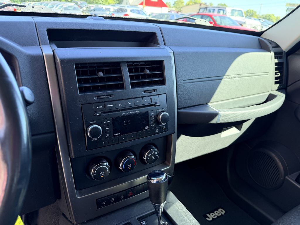 Photo 11 of this JEEP LIBERTY