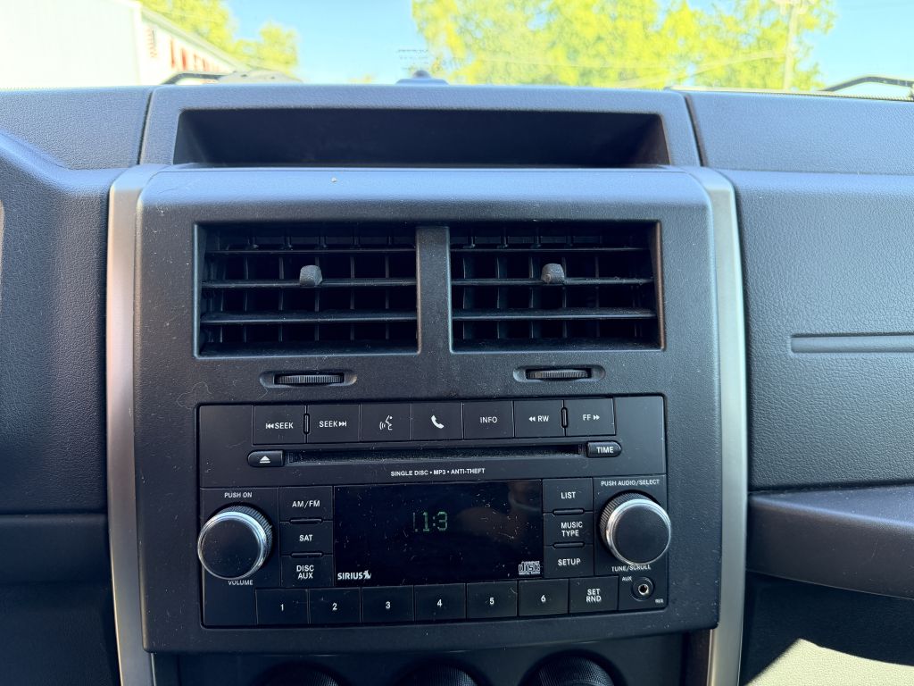 Photo 17 of this JEEP LIBERTY