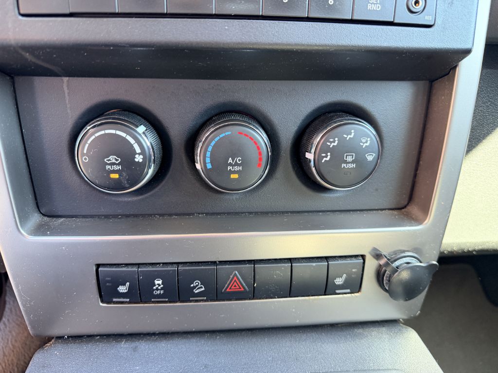 Photo 18 of this JEEP LIBERTY