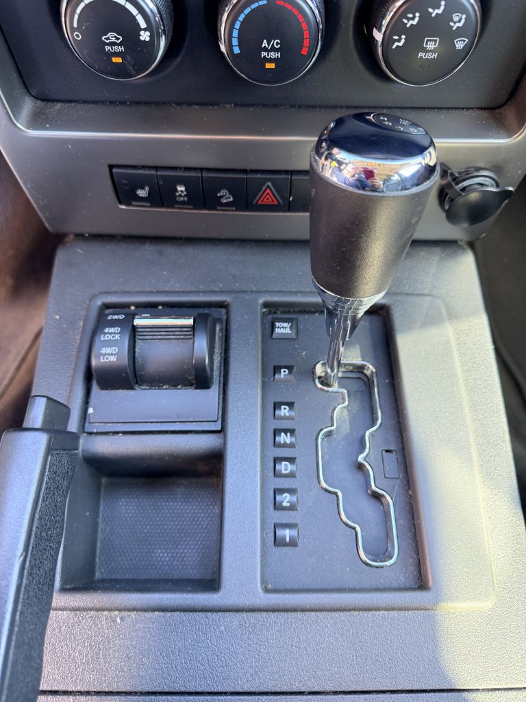 Photo 19 of this JEEP LIBERTY