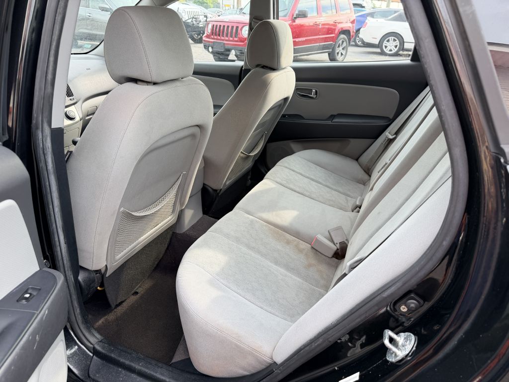 Photo 5 of this HYUNDAI ELANTRA