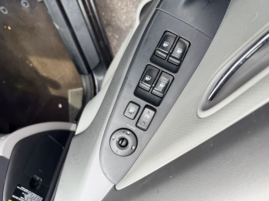 Photo 7 of this HYUNDAI ELANTRA