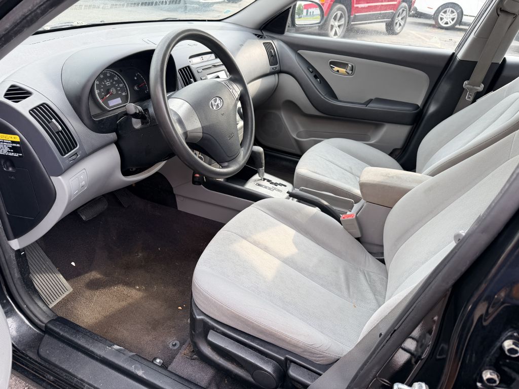 Photo 8 of this HYUNDAI ELANTRA