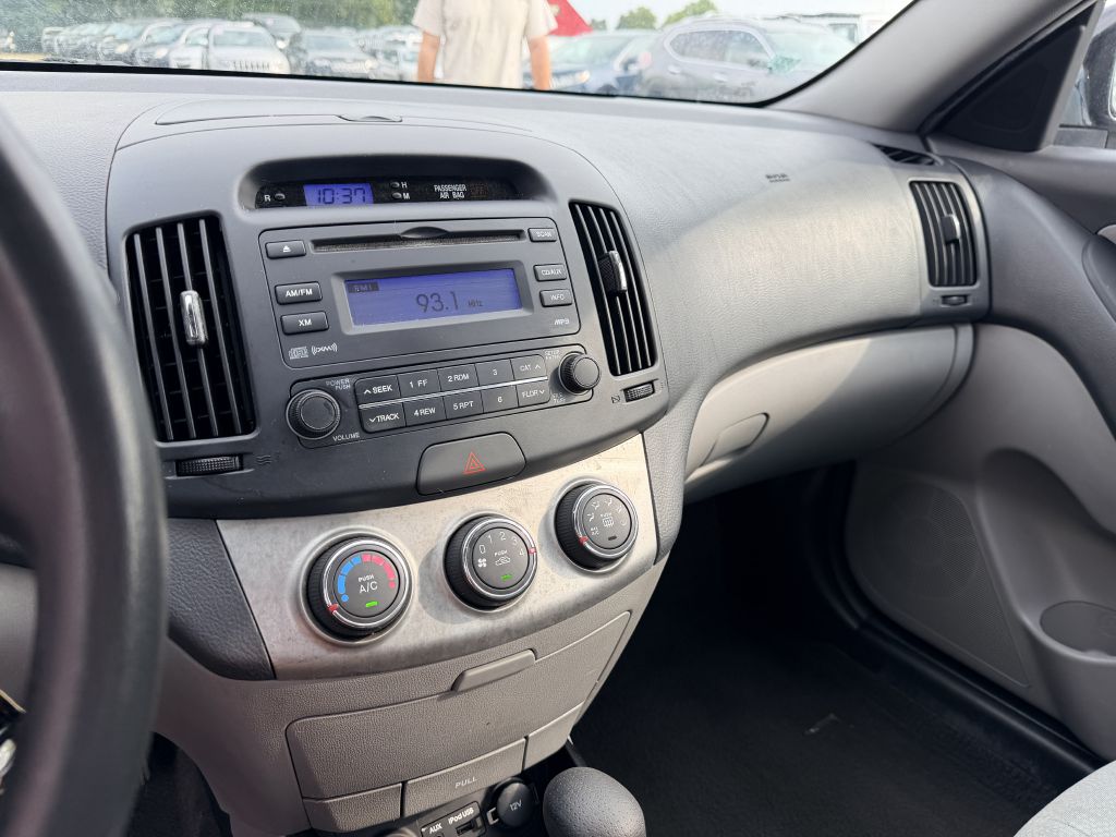 Photo 10 of this HYUNDAI ELANTRA