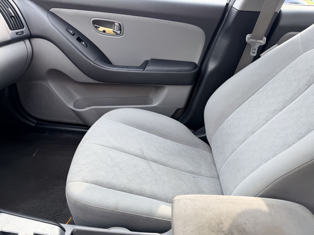 Photo 11 of this HYUNDAI ELANTRA