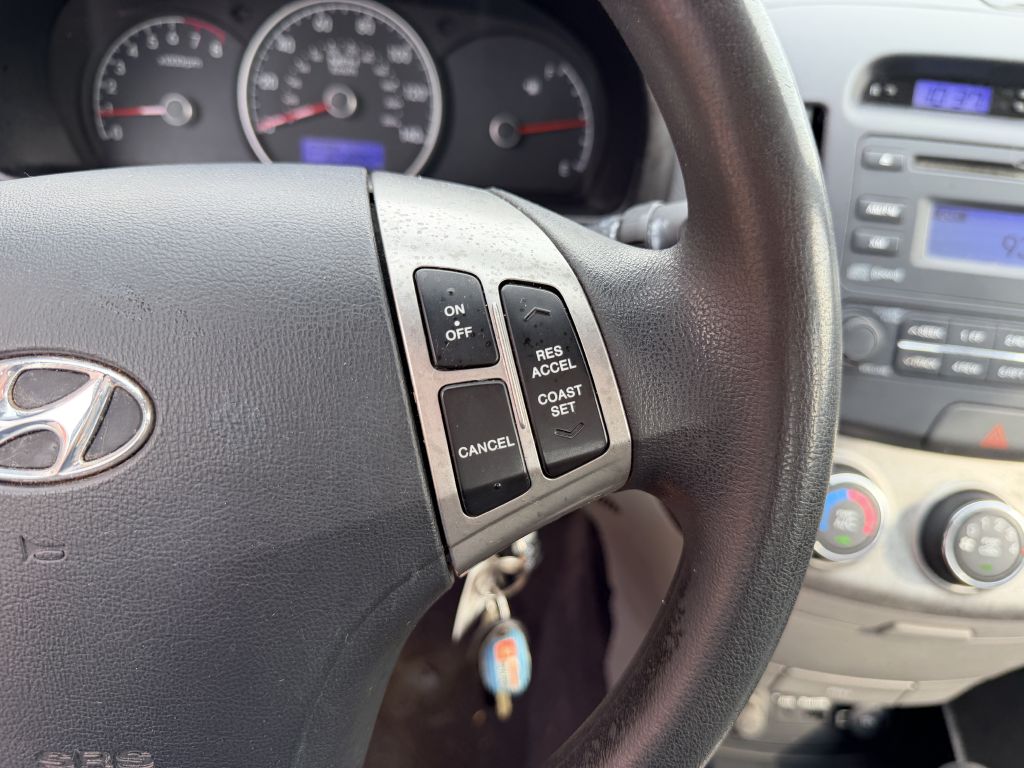 Photo 12 of this HYUNDAI ELANTRA