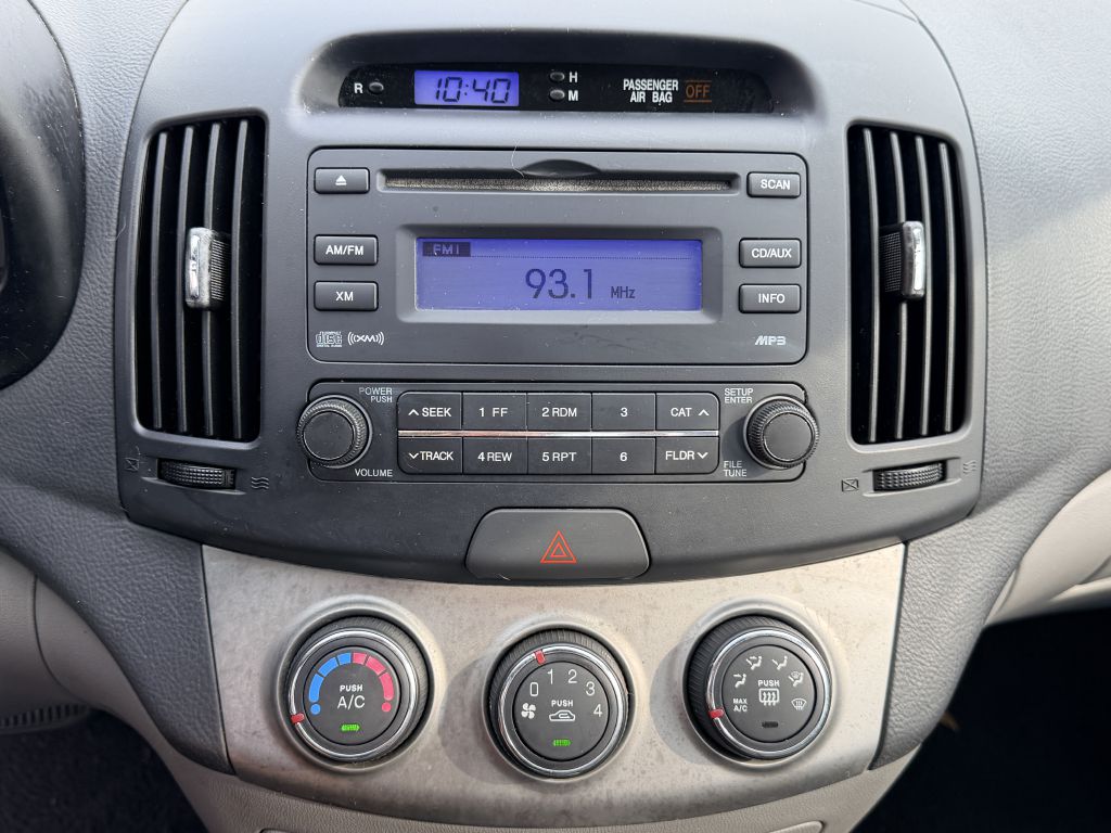 Photo 14 of this HYUNDAI ELANTRA