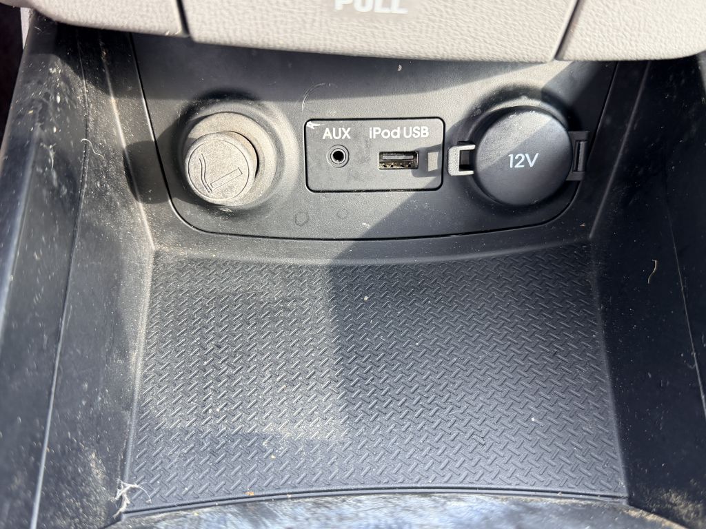 Photo 16 of this HYUNDAI ELANTRA