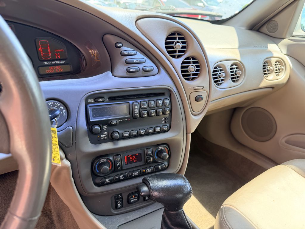 Photo 11 of this PONTIAC BONNEVILLE