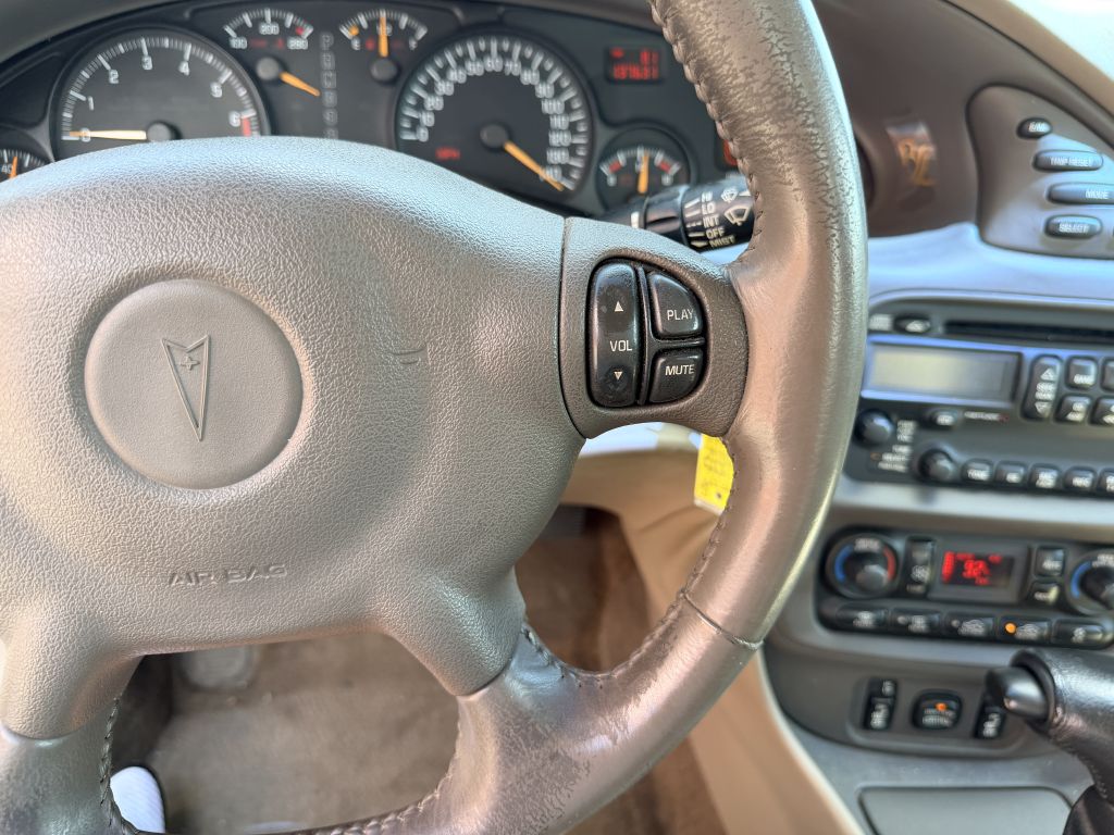Photo 15 of this PONTIAC BONNEVILLE