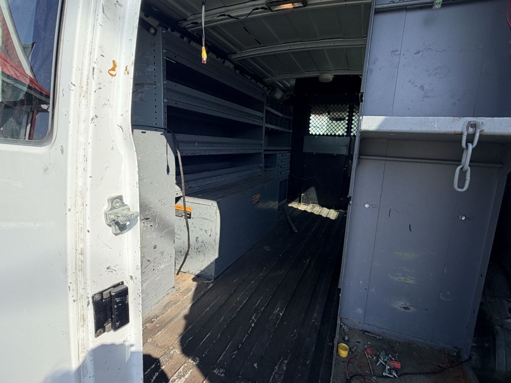 Photo 4 of this CHEVROLET EXPRESS