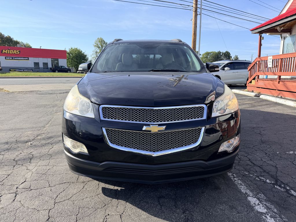 Photo 2 of this CHEVROLET TRAVERSE