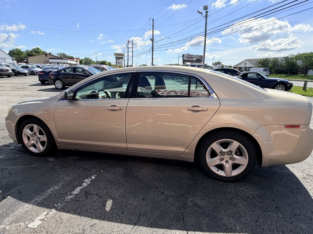 Photo 3 of this CHEVROLET MALIBU