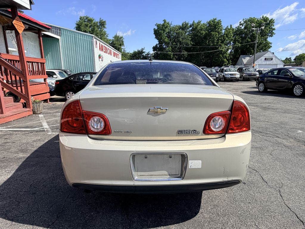 Photo 4 of this CHEVROLET MALIBU