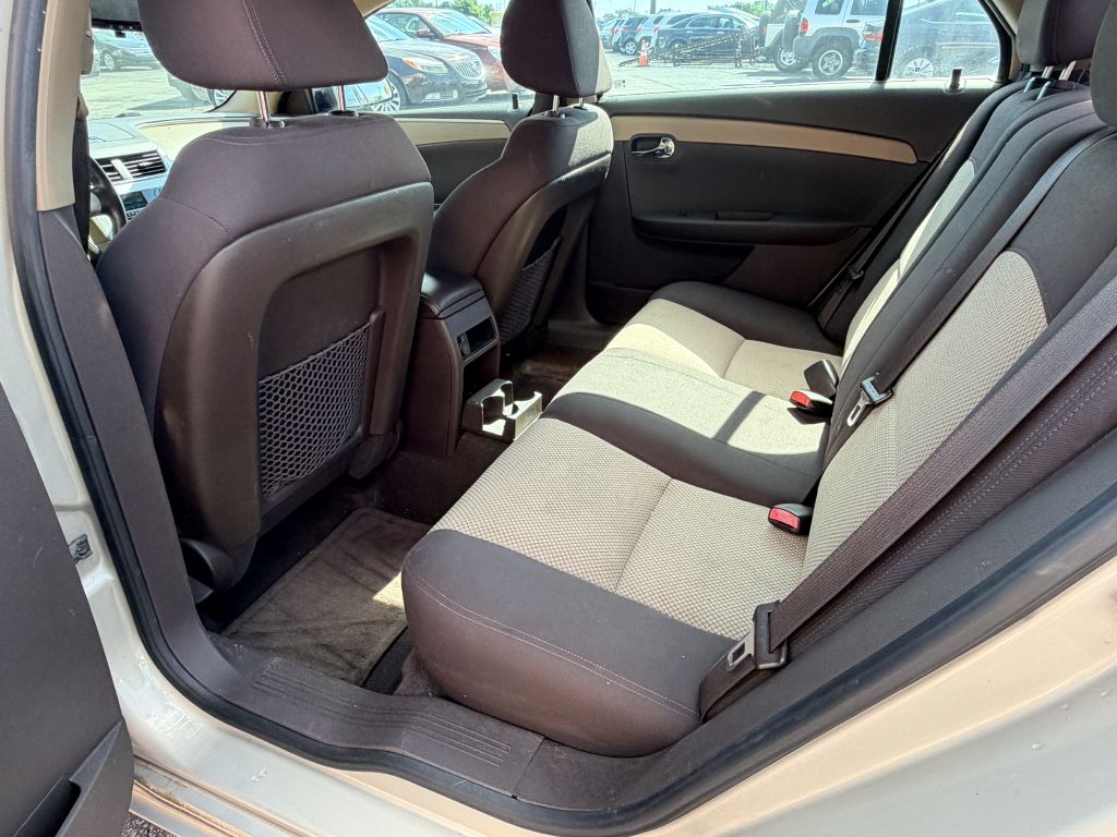 Photo 5 of this CHEVROLET MALIBU