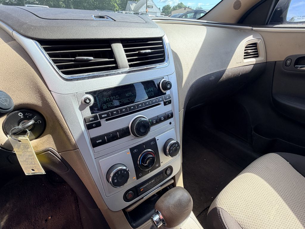 Photo 10 of this CHEVROLET MALIBU